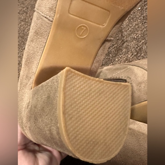 EUC Women's Sz 7 brown faux suede chunky heel boots shoes casual - Picture 3 of 6